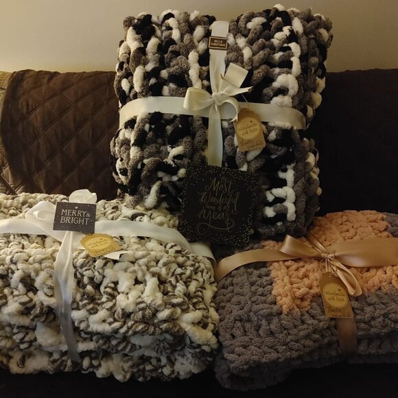NEW - Hand Crocheted Chunky Yarn Blanket/Throw - Picture 3 of 5